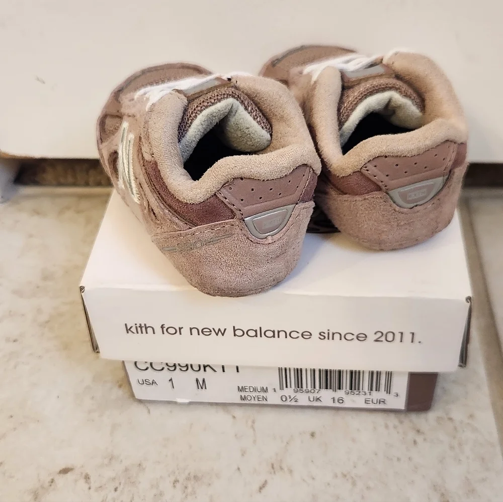 N/A balance sneaker usps